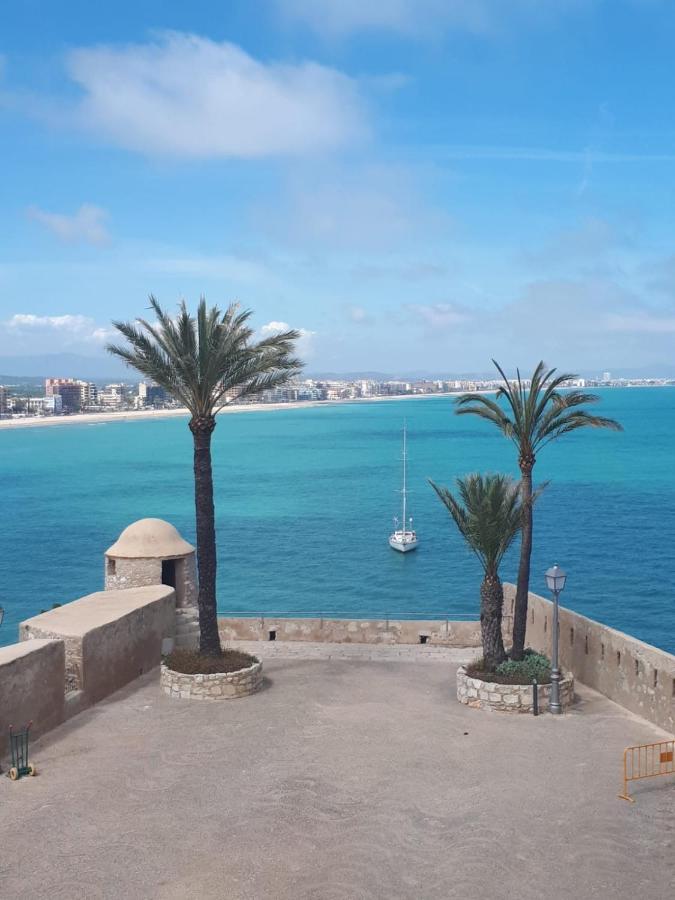 Avec Vue Sur Le Chateau De *