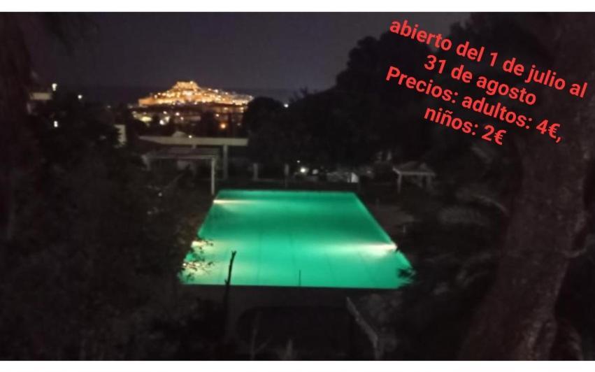 Avec Vue Sur Le Chateau De